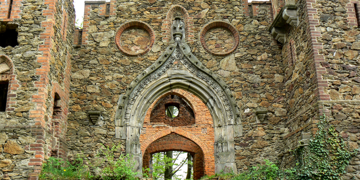 Ruiny zamku Rajsko. 2008 r.