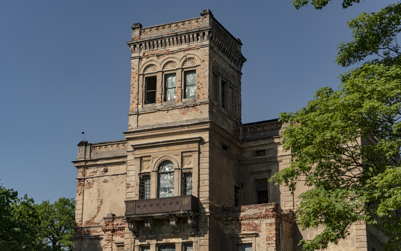 Pałac w Mrowinach, czerwiec 2019 r.